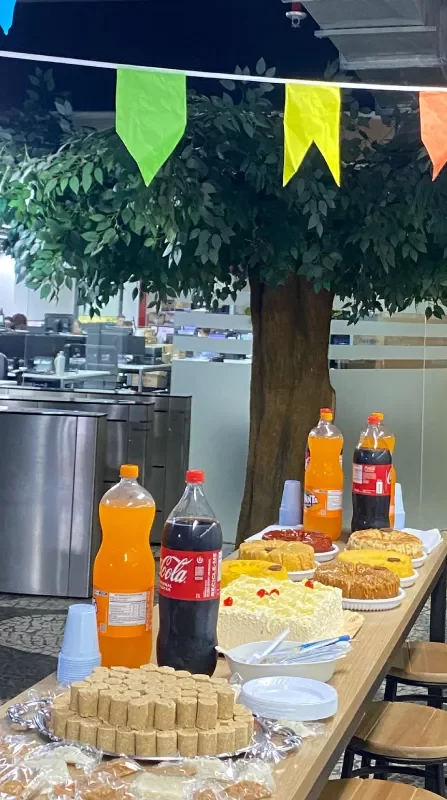 mesa-com-bolos-2_7_11zon